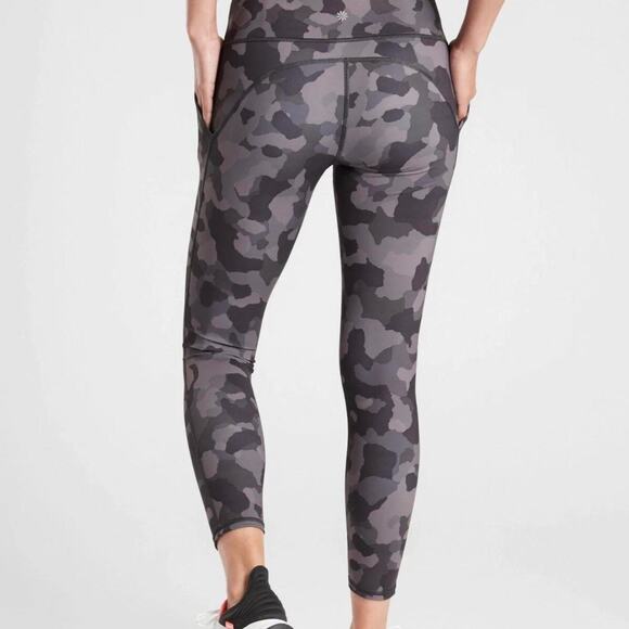 Athleta Pants - Athleta Lighting Camo 7/8 Tight | X-Small